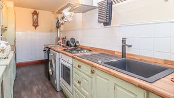 Stuga | Eget kök | Kylskåp, diskmaskin, vattenkokare och brödrost