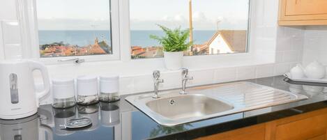 Cottage | Private kitchen | Fridge, dishwasher, electric kettle, toaster