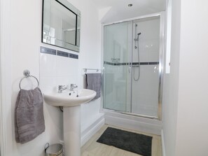Casa de campo | Baño | Regadera, secadora de cabello, papel de baño 