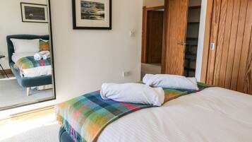 Cottage | 4 bedrooms, individually decorated, individually furnished, free WiFi