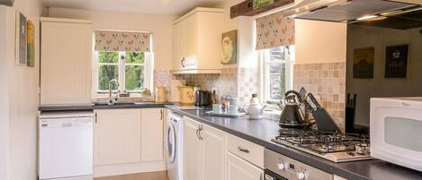 Cottage | Cuisine privée | Réfrigérateur, lave-vaisselle, grille-pain