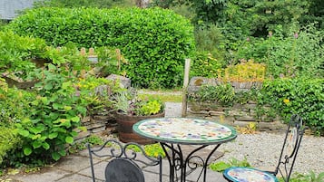 Cottage | Outdoor dining