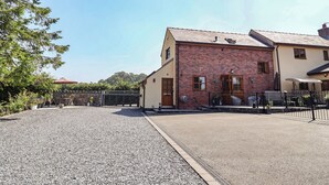 Cottage | Front of property - Ash Farm Cottage (Holywell)
