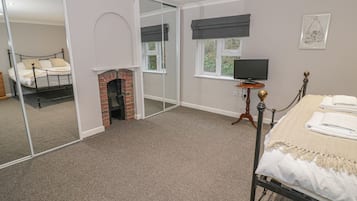 Cottage | 3 bedrooms, individually decorated, individually furnished, free WiFi
