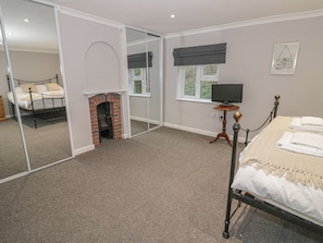Cottage | 3 bedrooms, individually decorated, individually furnished, free WiFi - 5 Coley Lane (Stafford)