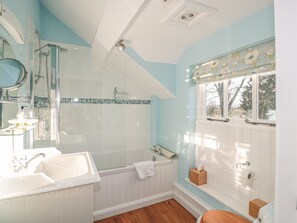 Cottage | Bathroom | Shower - The Hayloft (Bromyard)