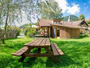 Outdoor dining - Cozy Log Chalet with Terrace, Near Alsace and Ski Resorts (Le Saulcy)