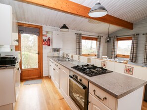 Cottage | Private kitchen | Fridge, electric kettle, toaster, cookware/dishes/utensils - Snowy Owl Lodge (Rhayader)