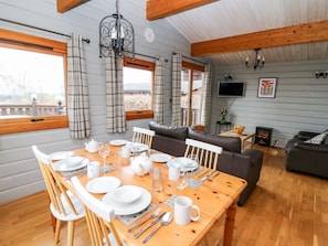 Cottage | Interior - Snowy Owl Lodge (Rhayader)
