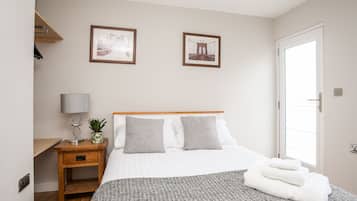 Cottage | 3 bedrooms, WiFi (free), individually decorated, individually furnished