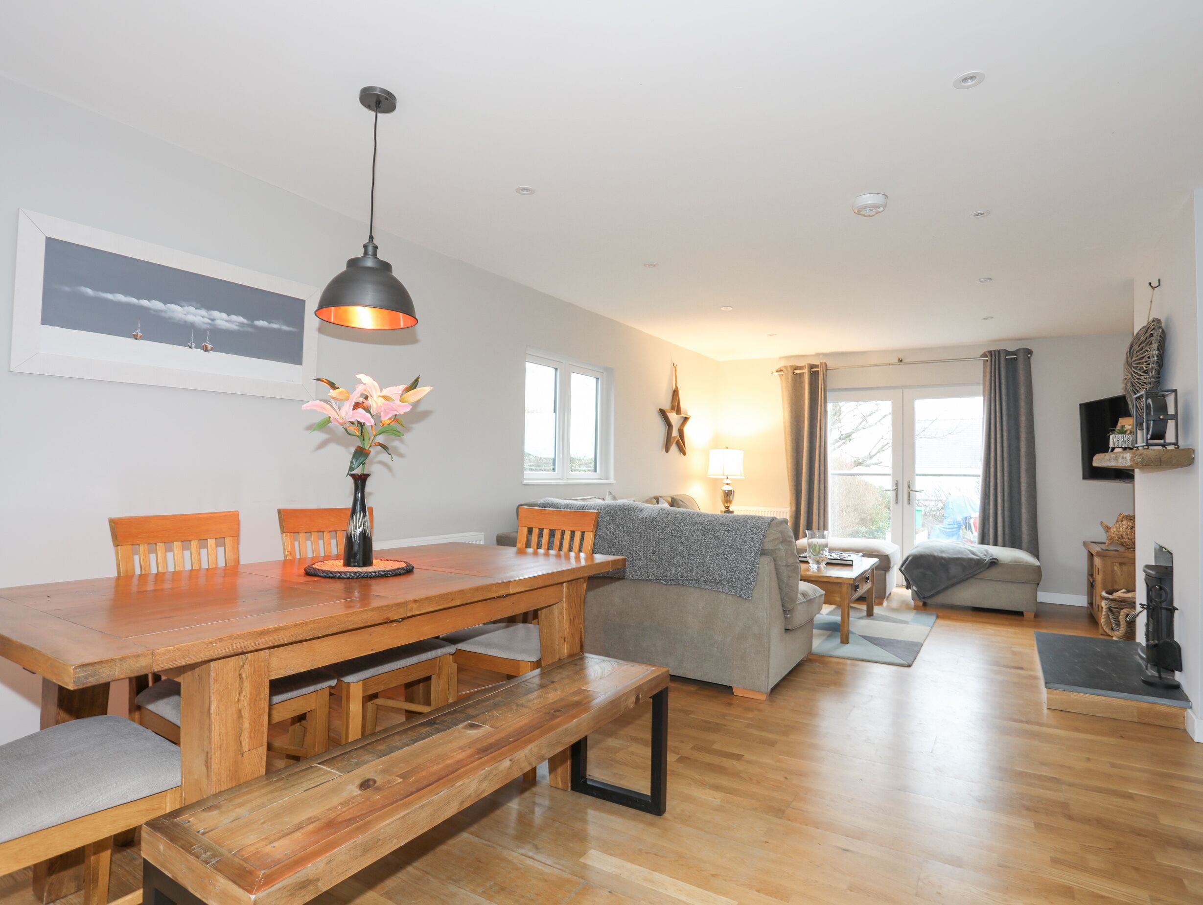 Cottage | Dining