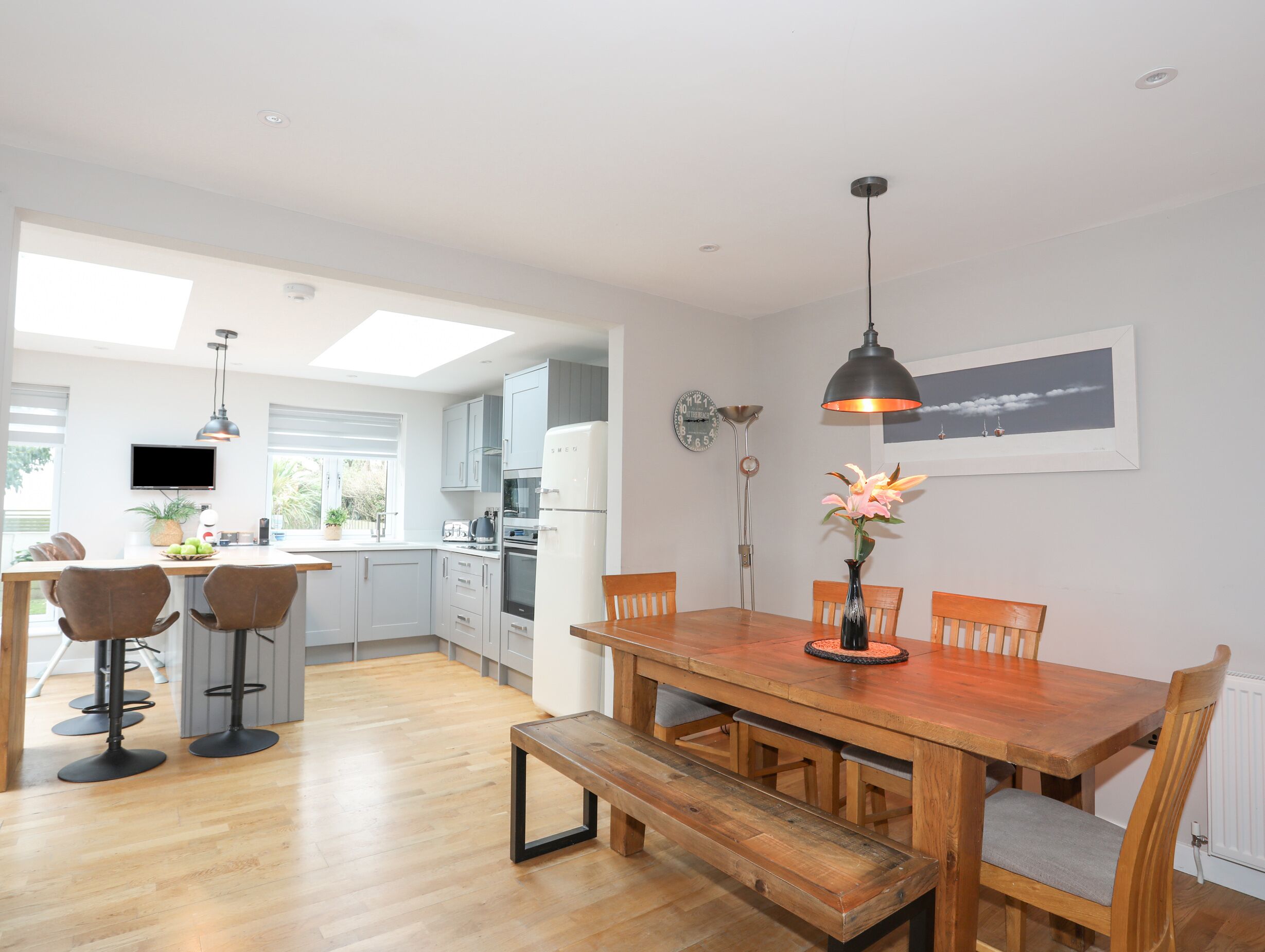 Cottage | Dining