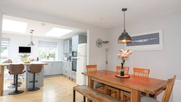 Cottage | Dining