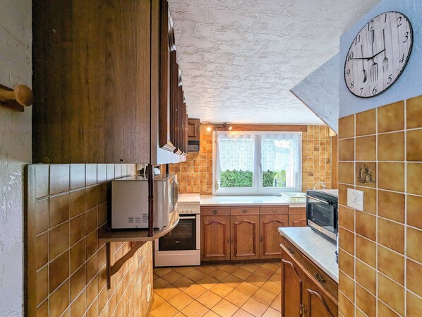 Fridge, microwave