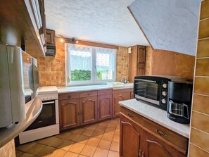 Fridge, microwave