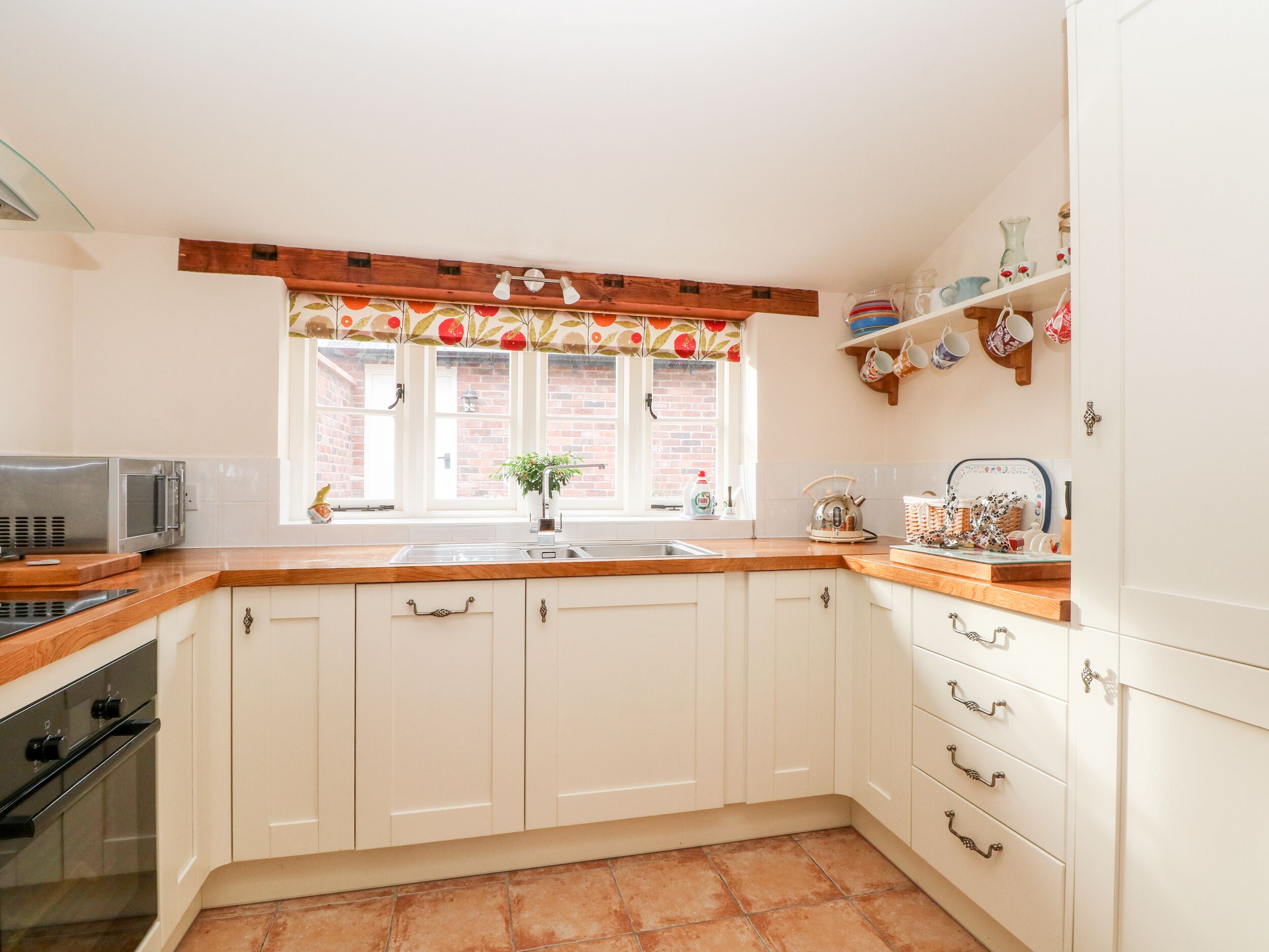 Cottage | Private kitchen | Fridge, microwave, dishwasher, electric kettle