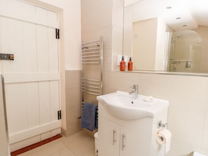 Cottage | Bathroom | Shower - Chapel Cottage (Tarporley)