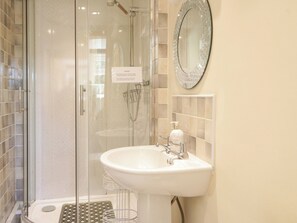 Cottage | Bathroom