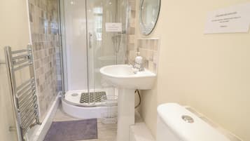 Cottage | Bathroom | Shower