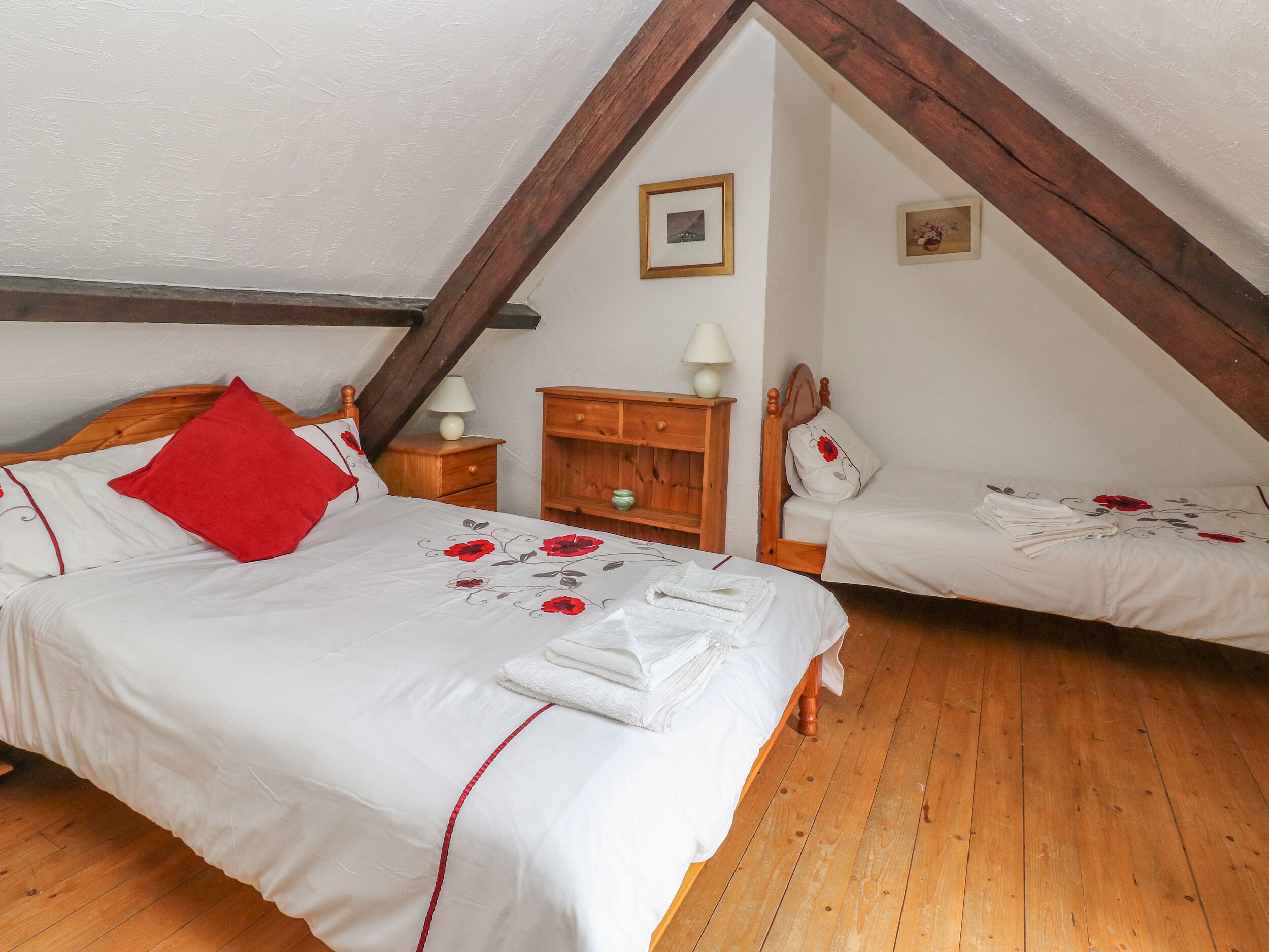 Cottage | 3 bedrooms, individually decorated, individually furnished, free WiFi