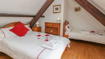 Cottage | 3 bedrooms, individually decorated, individually furnished, free WiFi