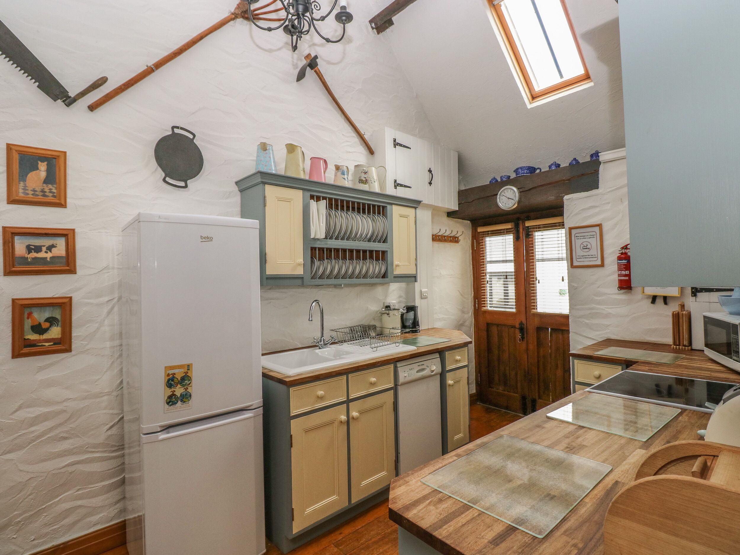Cottage | Private kitchen | Fridge, dishwasher, electric kettle, toaster