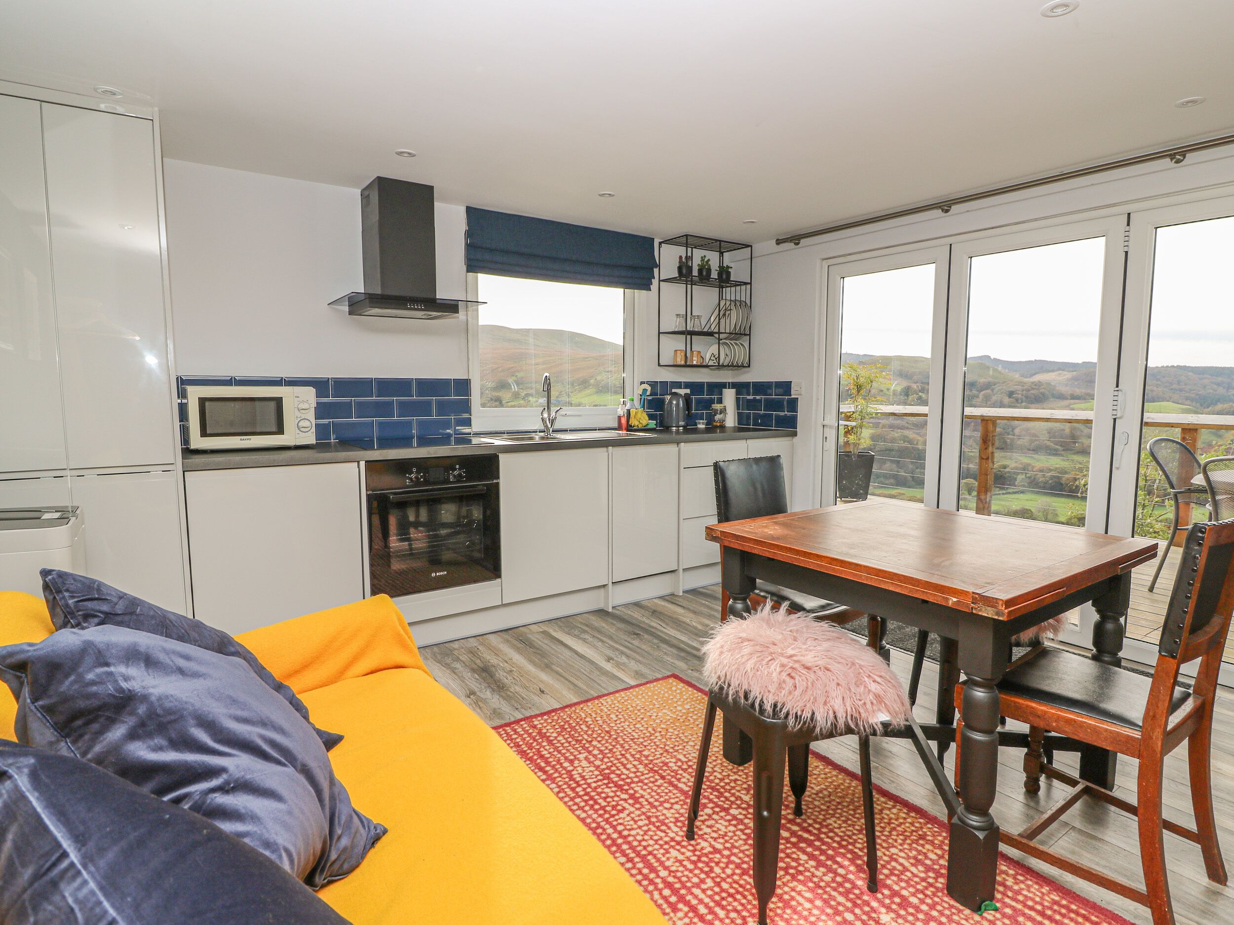 Cottage | Private kitchen | Fridge, dishwasher, electric kettle, cookware/dishes/utensils