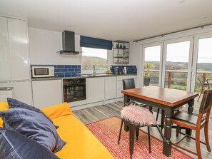 Casa rural | Cuina privada | Frigorífic, rentaplats i bullidora elèctrica 