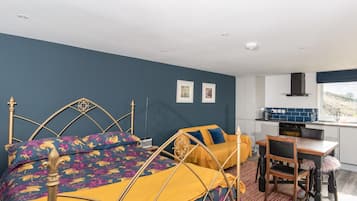 Cottage | 1 bedroom, individually decorated, individually furnished, free WiFi