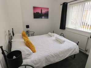 Cottage | 3 bedrooms, individually decorated, individually furnished, free WiFi - Cwtch Ar Y Mor (Burry Port)