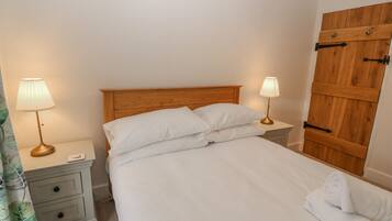 Cottage | 4 bedrooms, individually decorated, individually furnished, free WiFi