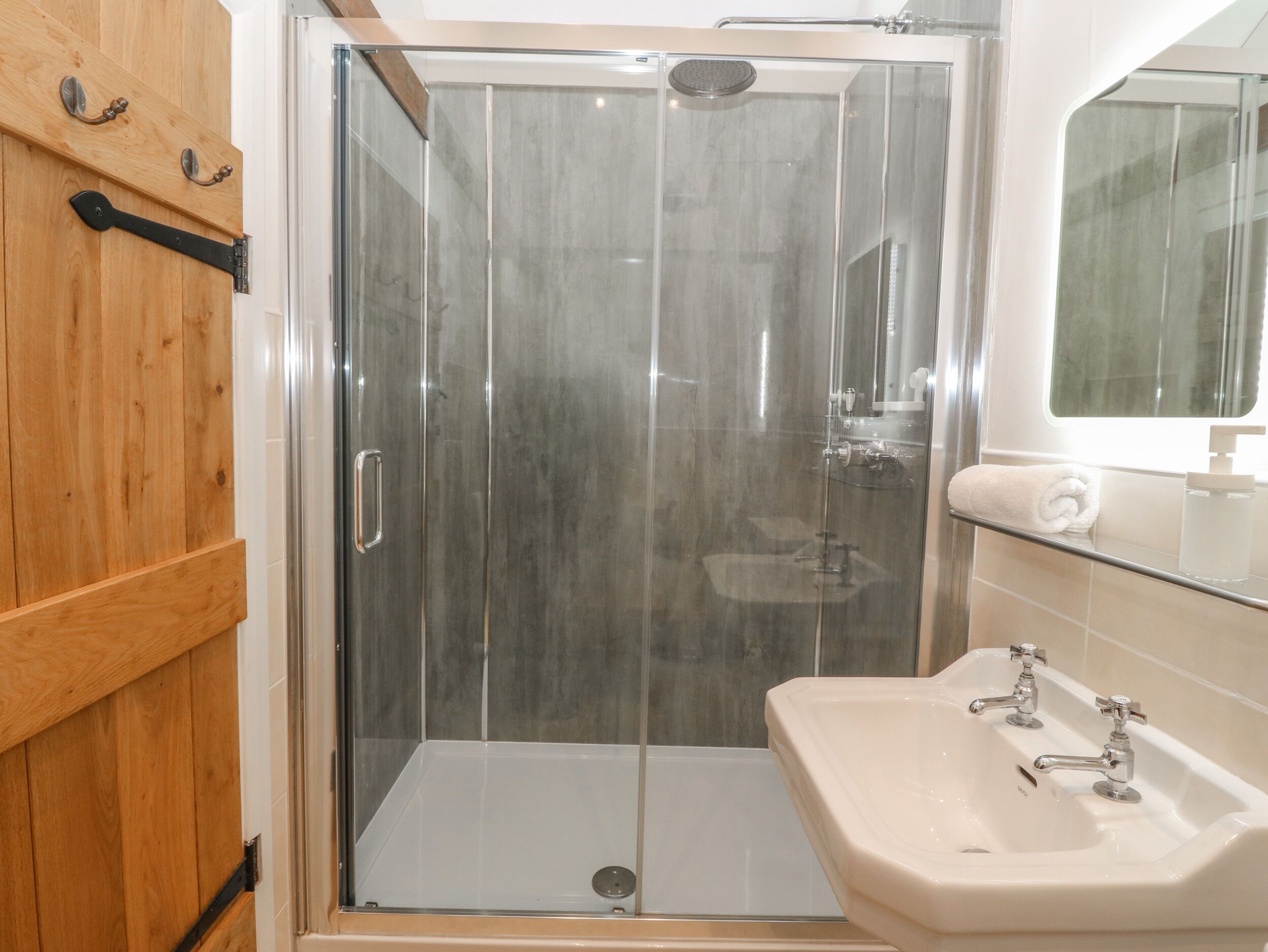 平房 | 浴室 | 淋浴設備、吹風機