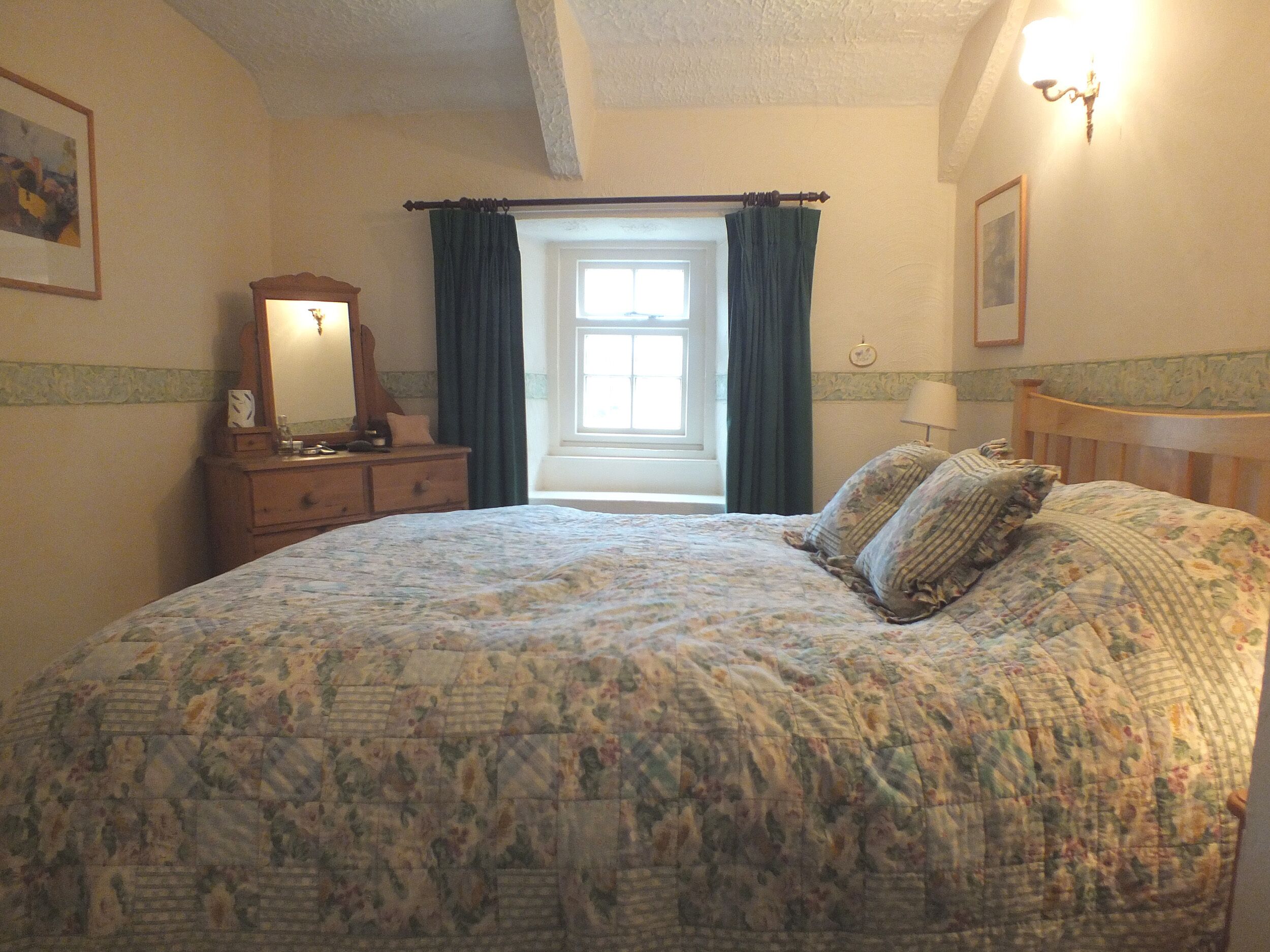 2 habitaciones, decoración personalizada y muebles diferentes 