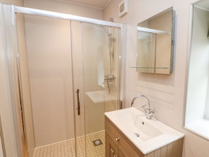 Cottage | Bathroom | Shower - Tight Lyne Cottage (Carlisle)