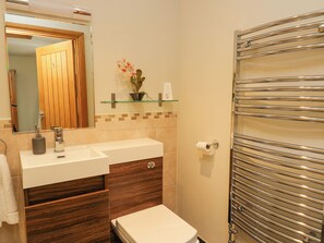 Cottage | Badkamer | Een douche