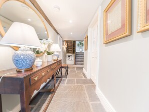 Cottage | 4 bedrooms, individually decorated, individually furnished, free WiFi