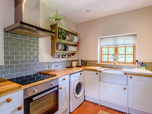 Cottage | Interior - Barn End (Lincoln)