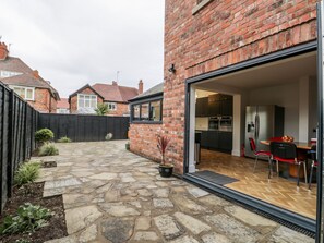 Cottage | Balcony - Beach House (Bridlington)