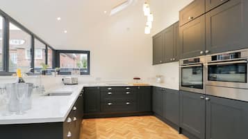 Casa de campo | Cozinha privada | Geladeira, lava-louças, chaleira elétrica, torradeira