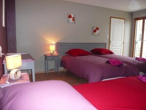 3 bedrooms, free WiFi, bed sheets - Contemporary Gîte with Riverside Terrace, Close to Nature and Neufchâteau Amenities (Rebeuville)