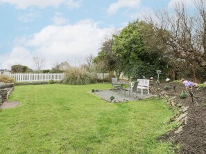 Cottage | Property grounds