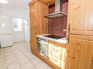 Kühlschrank, Geschirrspüler, Wasserkocher, Toaster
