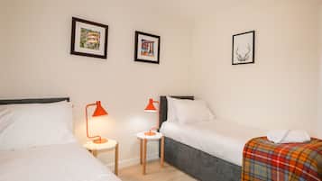 Cottage | 2 bedrooms, individually decorated, individually furnished, free WiFi