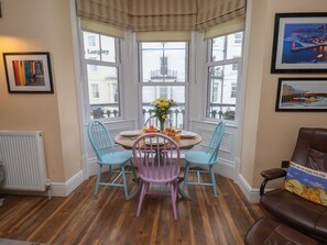 Cottage | Dining