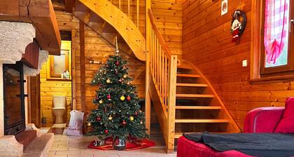 Cozy chalet with fireplace in Taintrux