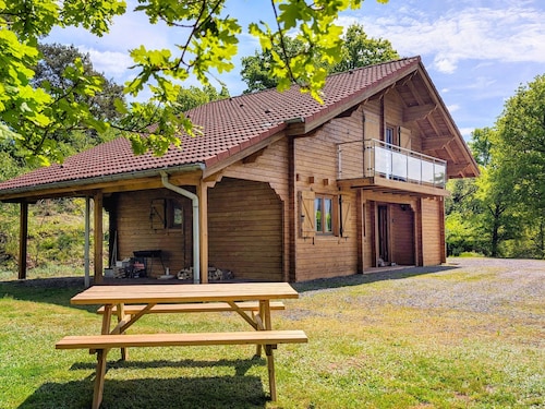 Cozy chalet with fireplace in Taintrux