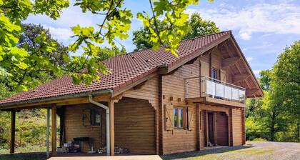 Cozy chalet with fireplace in Taintrux