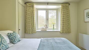 Cottage | 2 bedrooms, individually decorated, individually furnished, free WiFi
