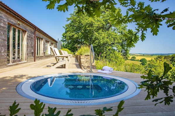 Piscine intérieure, piscine extérieure