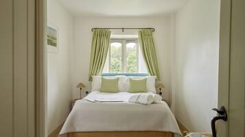 Cottage | 4 bedrooms, individually decorated, individually furnished, free WiFi
